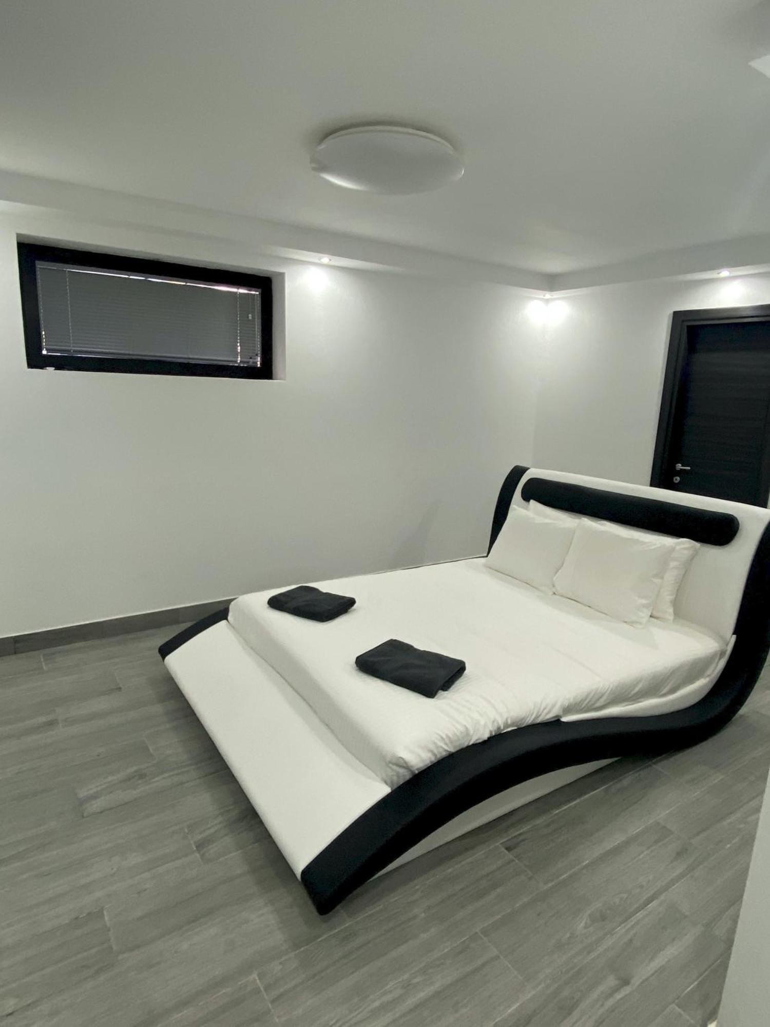Villa Poseidon Corralejo With Private Heated Pool, Sauna And Stunning Volcano Views By Amazzzing Travel Eksteriør bilde
